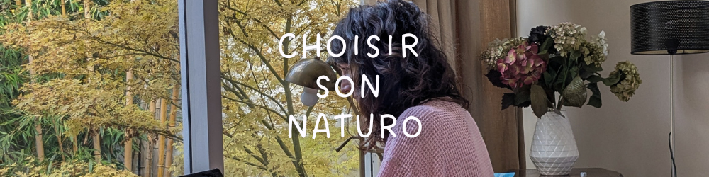 Naturopathe au travail dans son bureau à Lyon