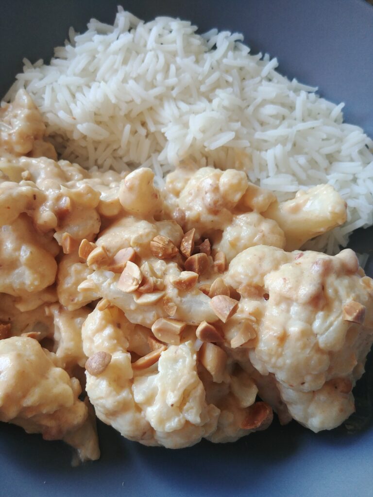 photographie du curry de choux fleurs accompagné de riz